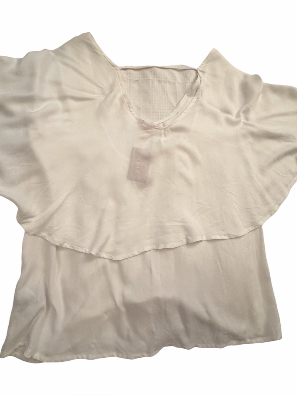 Guess Ladies white cape sleeve popover blouse - Size Large-NWT - Picture 2 of 11